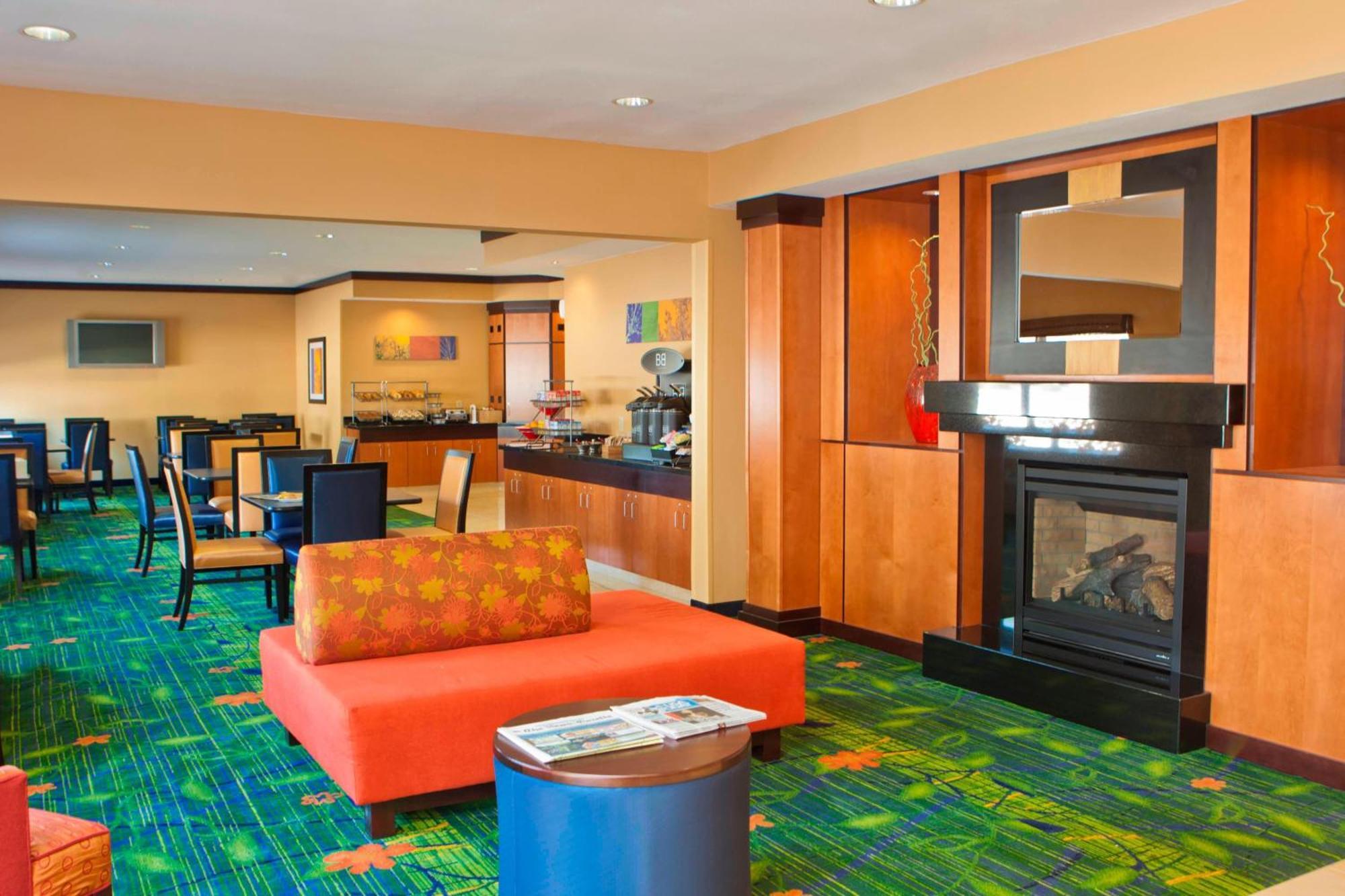 Fairfield Inn & Suites By Marriott Champaign Restaurant foto